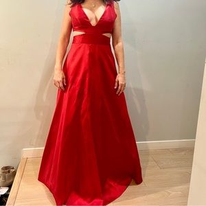Stunning Red Monique Lhuillier V neck cutout Evening Ball Gown